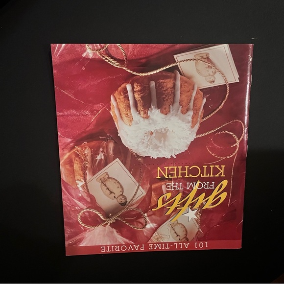 Red Gifts from the Kitchen Cookbook with Delicious Recipes - Picture 2 of 3